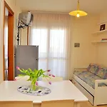 Peaceful Seaside Flat With Pool In Lejlighed *
