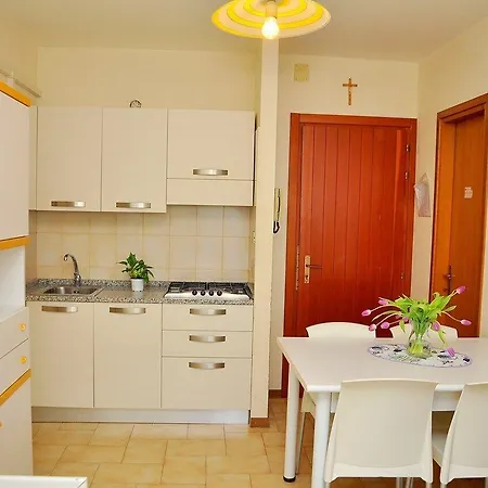 アパート Peaceful Seaside Flat With Pool In ビビオーネ