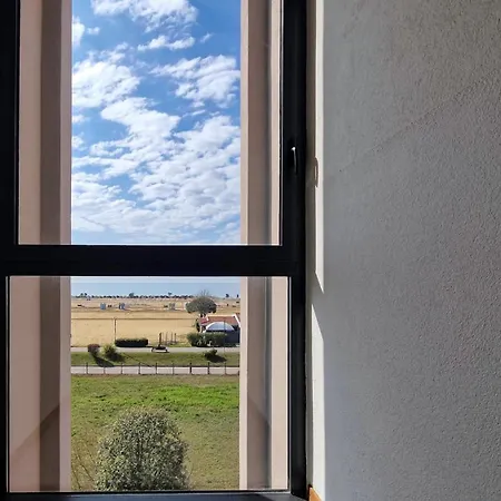 Peaceful Seaside Flat With Pool In ビビオーネ