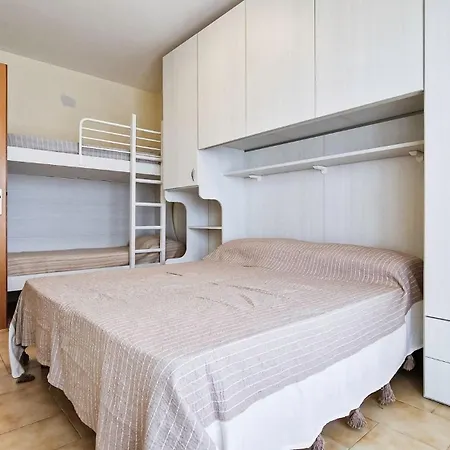 Peaceful Seaside Flat With Pool In アパート ビビオーネ