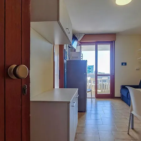 アパート Peaceful Seaside Flat With Pool In *