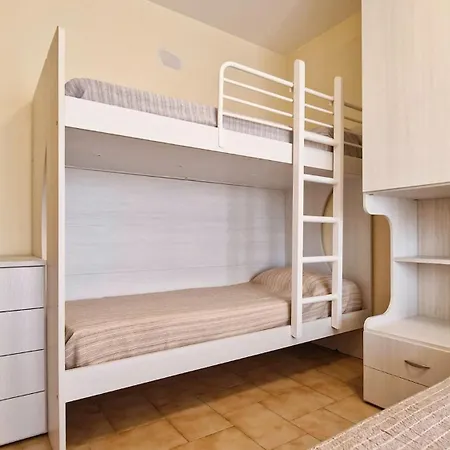 アパート Peaceful Seaside Flat With Pool In *
