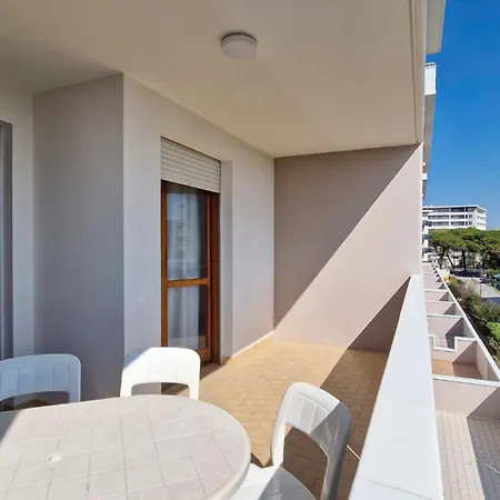 Peaceful Seaside Flat With Pool In アパート ビビオーネ