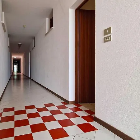 アパート Peaceful Seaside Flat With Pool In *