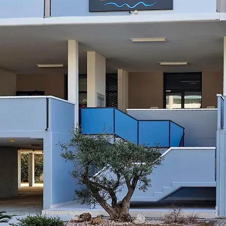 Peaceful Seaside Flat With Pool In ビビオーネ