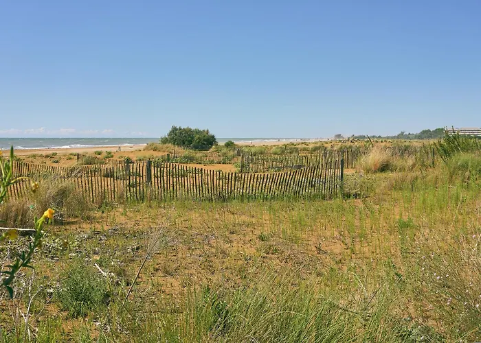 Apartmán Peaceful Seaside Flat With Pool In
