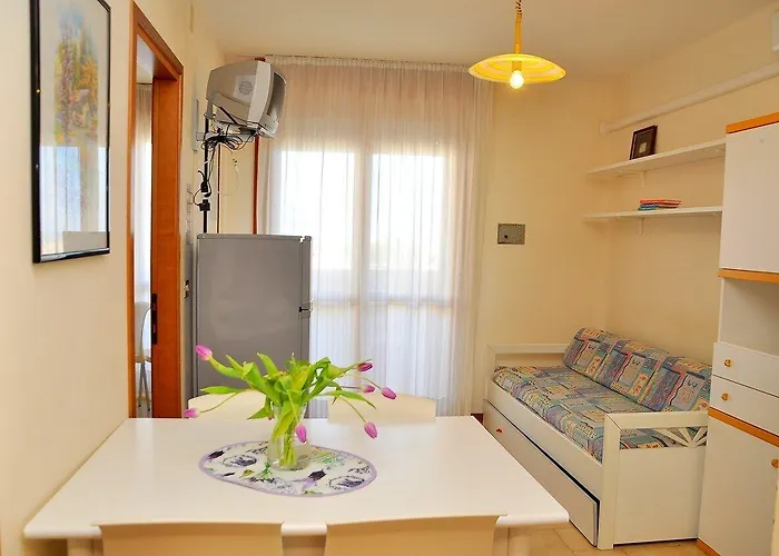 Peaceful Seaside Flat With Pool In Apartmán *