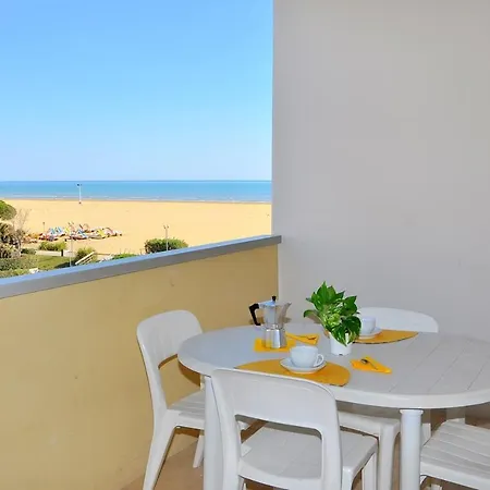 アパート Peaceful Seaside Flat With Swimming Pool In *