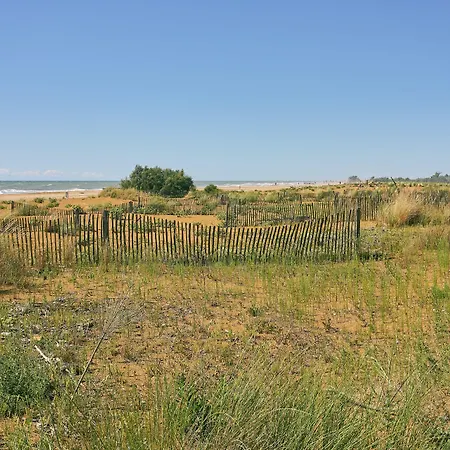 Peaceful Seaside Flat With Pool In Daire *
