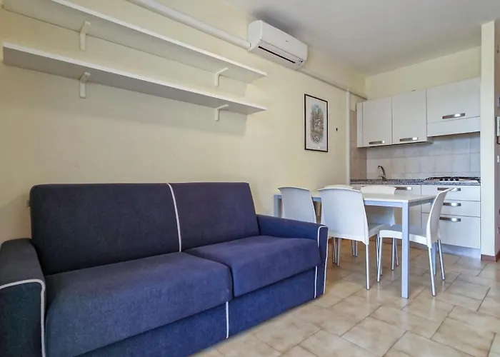Peaceful Seaside Flat With Pool In Apartament