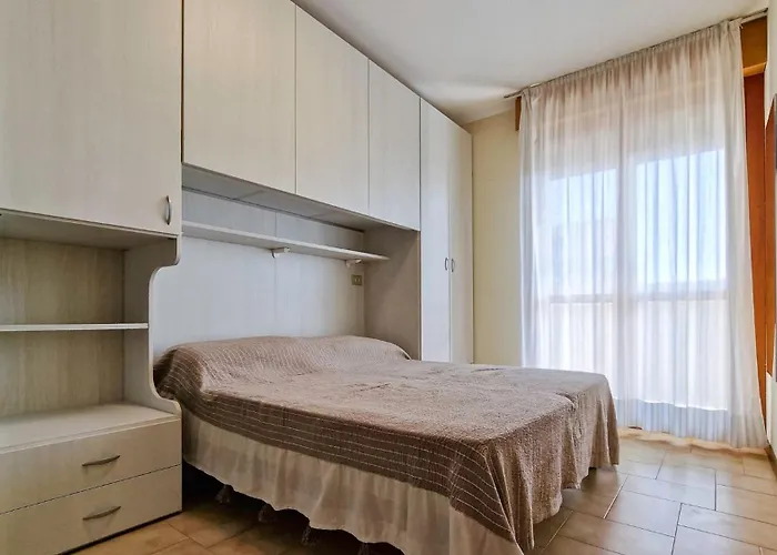 Apartament Peaceful Seaside Flat With Pool In *